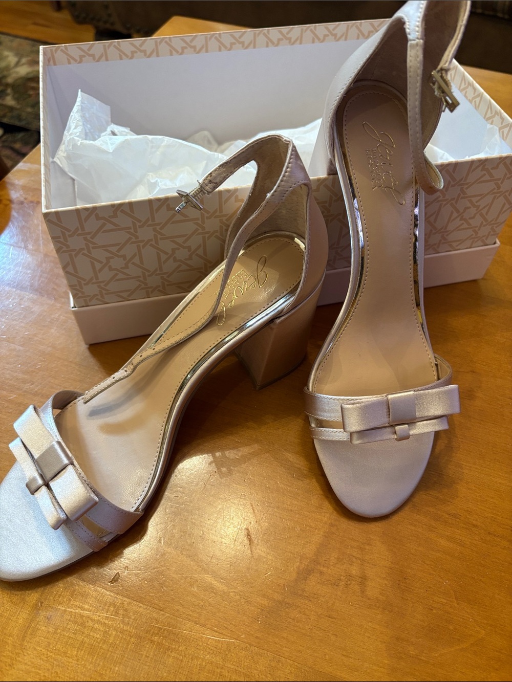 Women's New badgley mischka Jewel Satin Block Heel Sandals with Bow - Nude